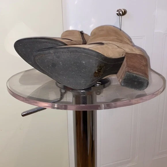 Aldo  tan ankle boots w/ side zippers & fold over burnished leather design👢👢 - Picture 11 of 11